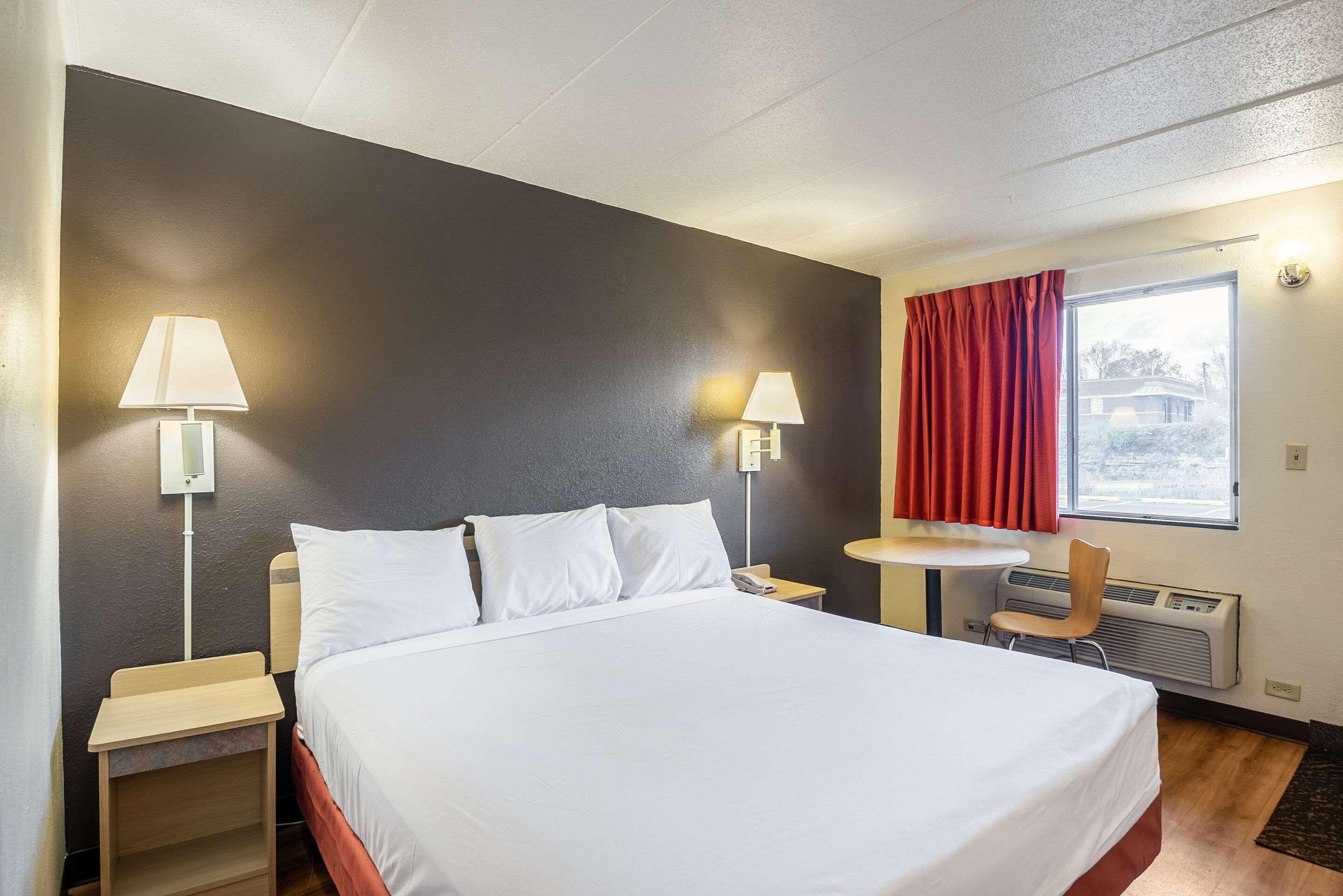 Rodeway Inn Дабек Экстерьер фото