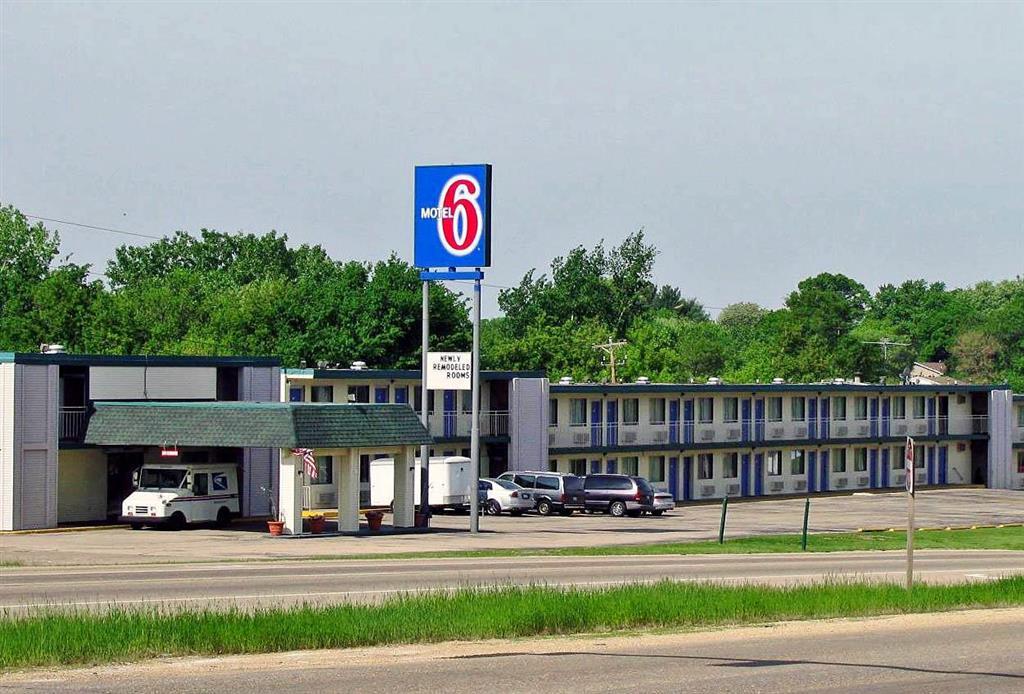 Rodeway Inn Дабек Экстерьер фото